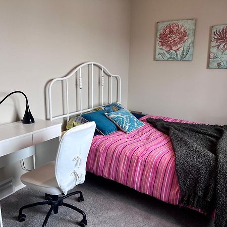 Best Garden House&3 Mins Bus Station Close C-Train&Free Parking YYC Exteriör bild