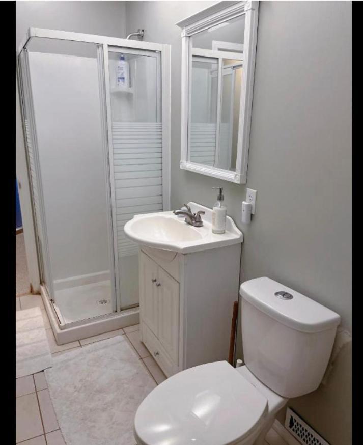 Best Garden House&3 Mins Bus Station Close C-Train&Free Parking YYC Exteriör bild